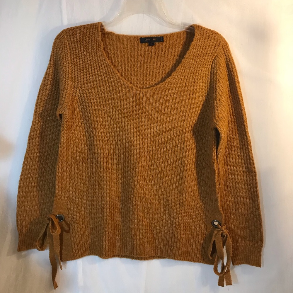 Love Tree Lt. Brown V-neck Tie at Hips Sweater‎